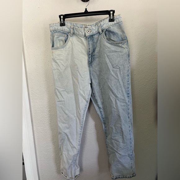 Two-tone Light Wash Cotton-On Mom Jeans - Picture 2 of 5